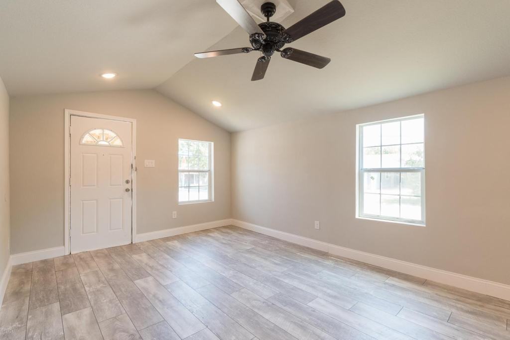 808 Jefferson St - Photo 2 of 15