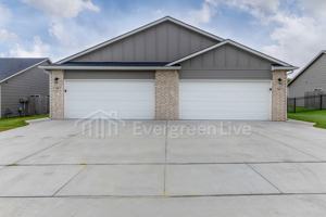 featured image of 117 E Santa Fe Cir