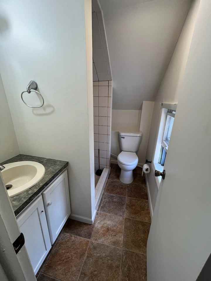 260 1/2 E 14th St - Photo 2 of 6