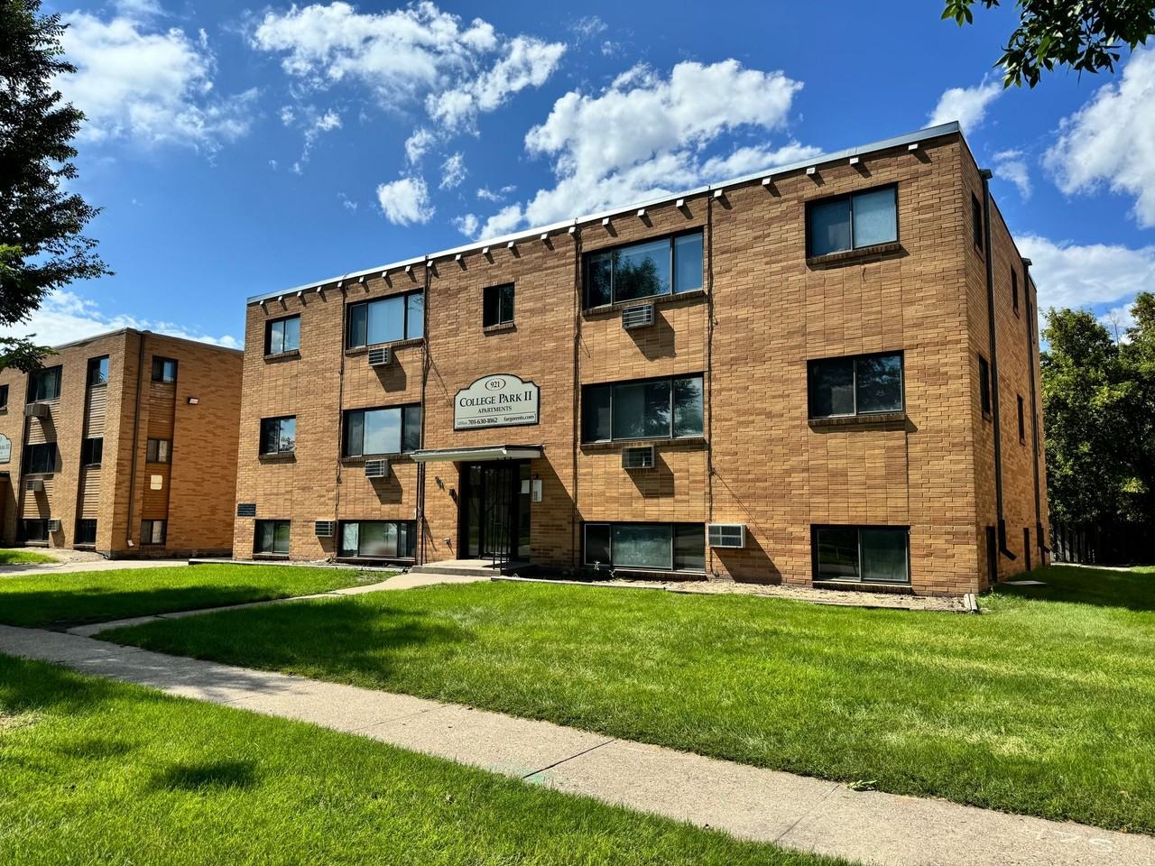 College Park Apartments - Photo 2 of 33