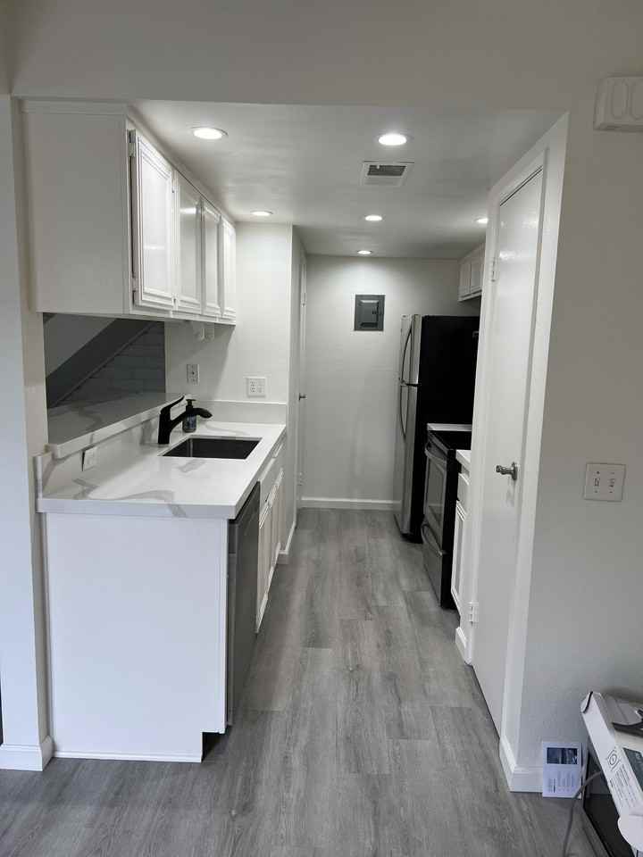 4633 Via Vista Cir #30 - Photo 3 of 10