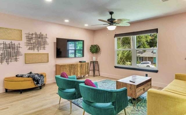 1230 Driftwood Dr #1232 - Photo 4 of 8