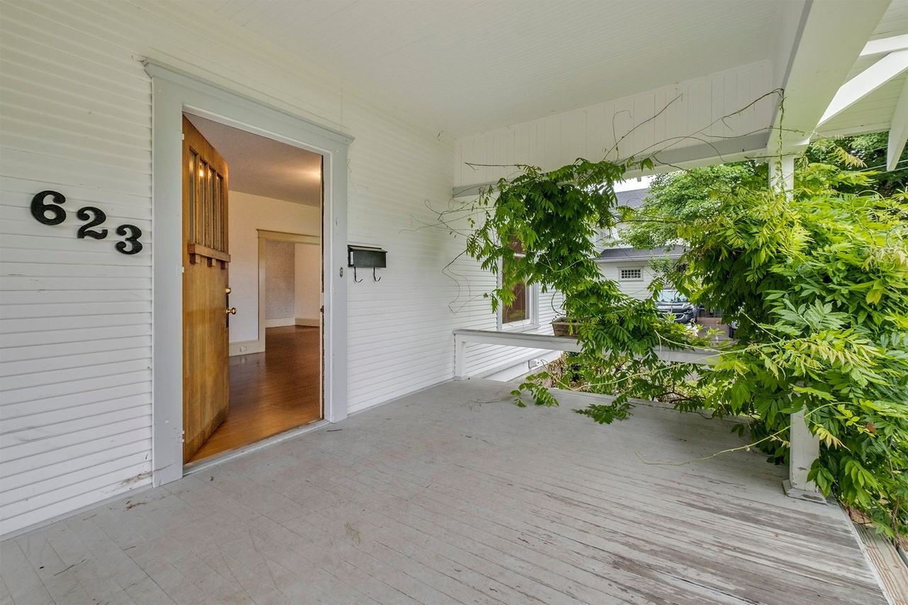 623 E Main St - Photo 2 of 34