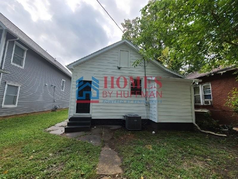 618 Jackson Ave - Photo 3 of 16