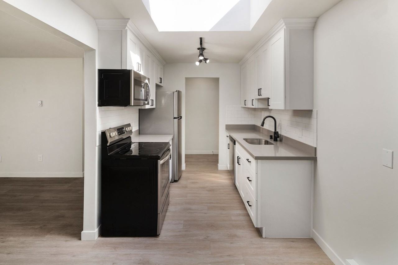 Large 2 Bed Apartment with Brand New Interior - Photo 3 of 26