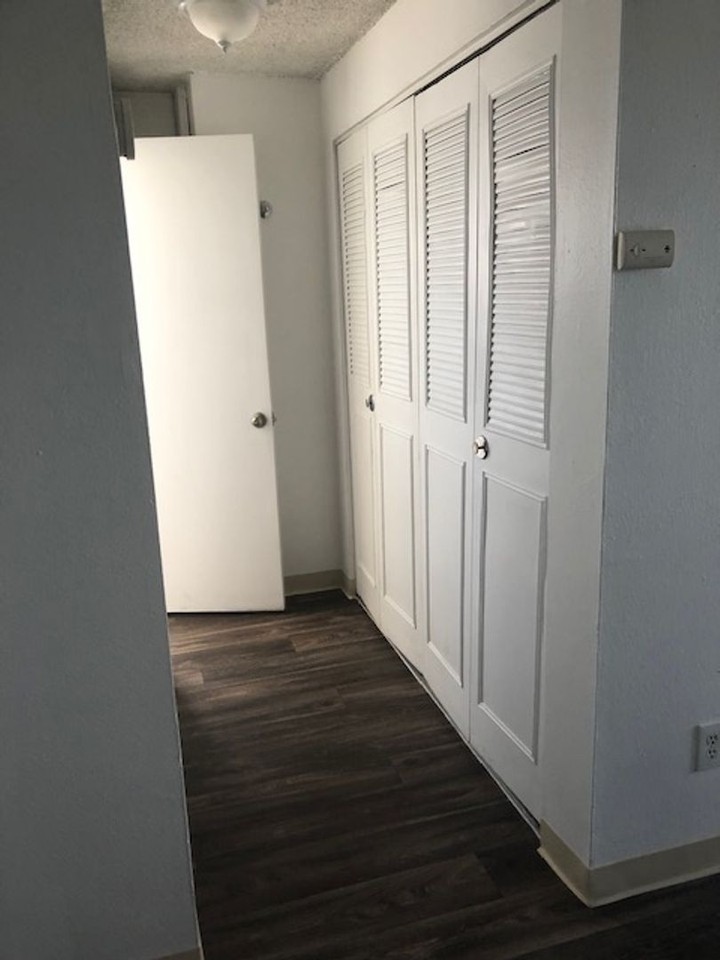 Grandview Towers - Photo 4 of 27
