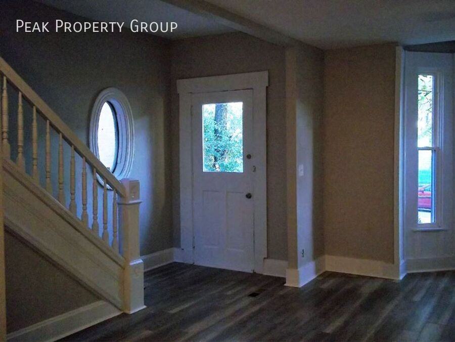 224 Oak St - Photo 2 of 15