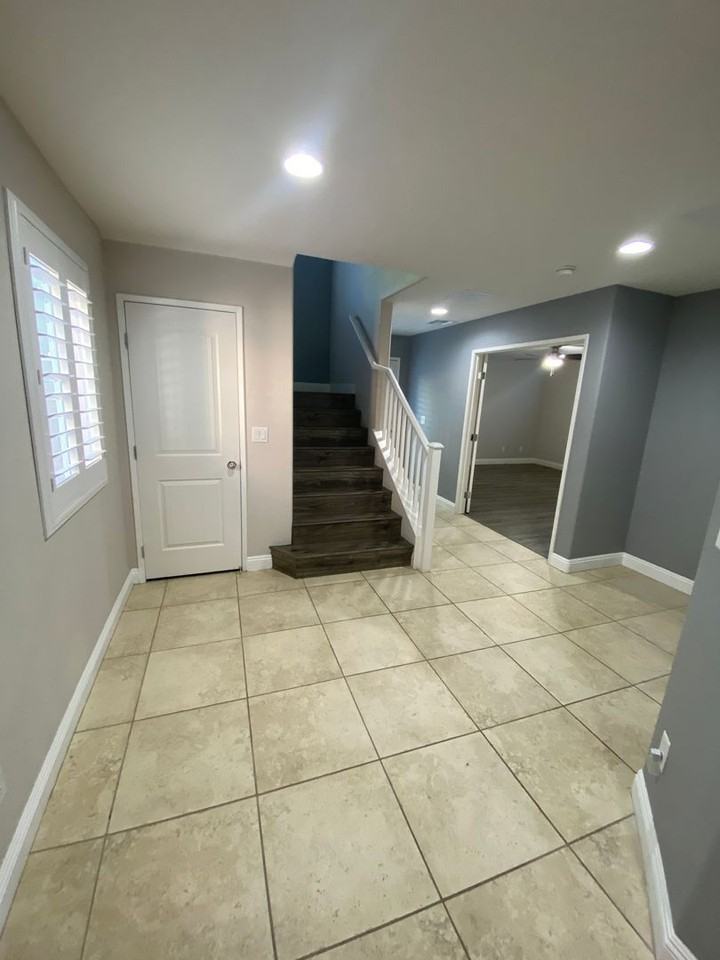 10734 Crosley Field Ave - Photo 6 of 50