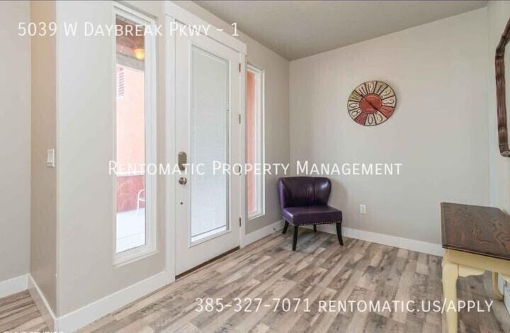 5039 W Daybreak Pkwy #1 - Photo 5 of 10