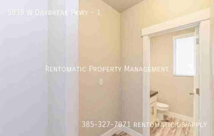 5039 W Daybreak Pkwy #1 - Photo 7 of 10