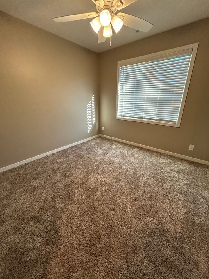 522 S Washington St - Photo 7 of 24
