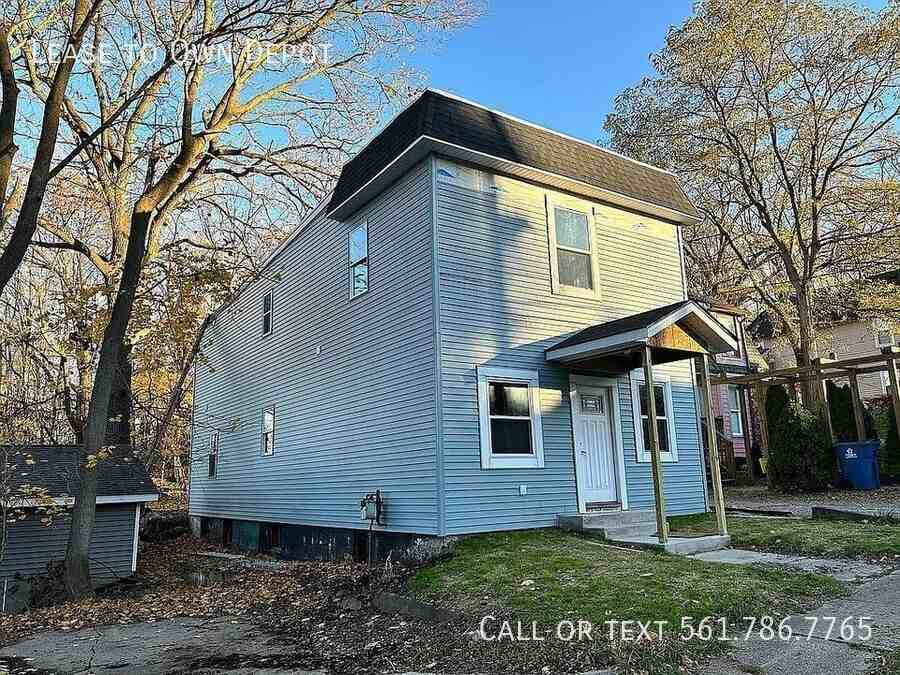 418 Hilbert St - Photo 2 of 17