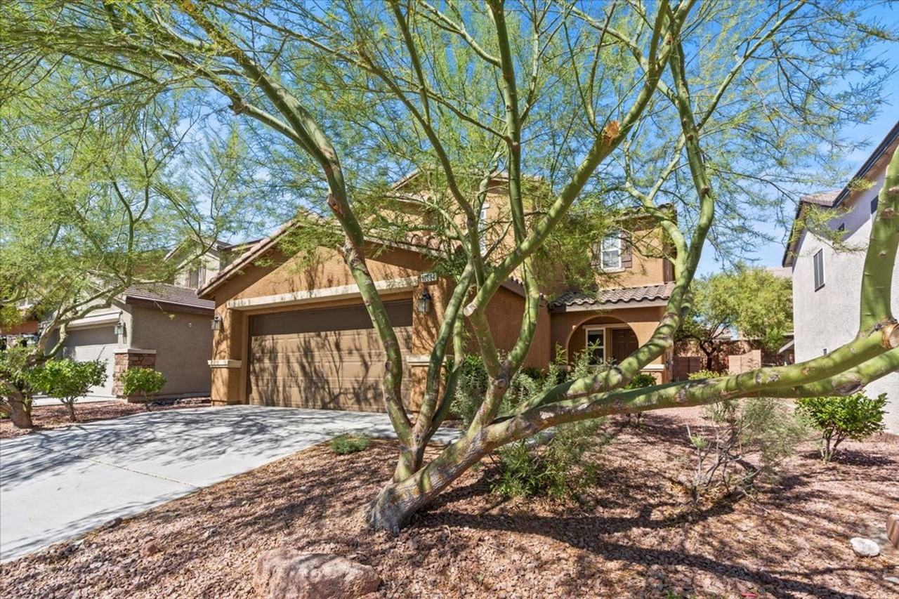 10634 Ostend Ave - Photo 3 of 34