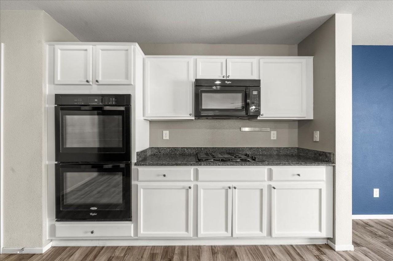 10634 Ostend Ave - Photo 6 of 34