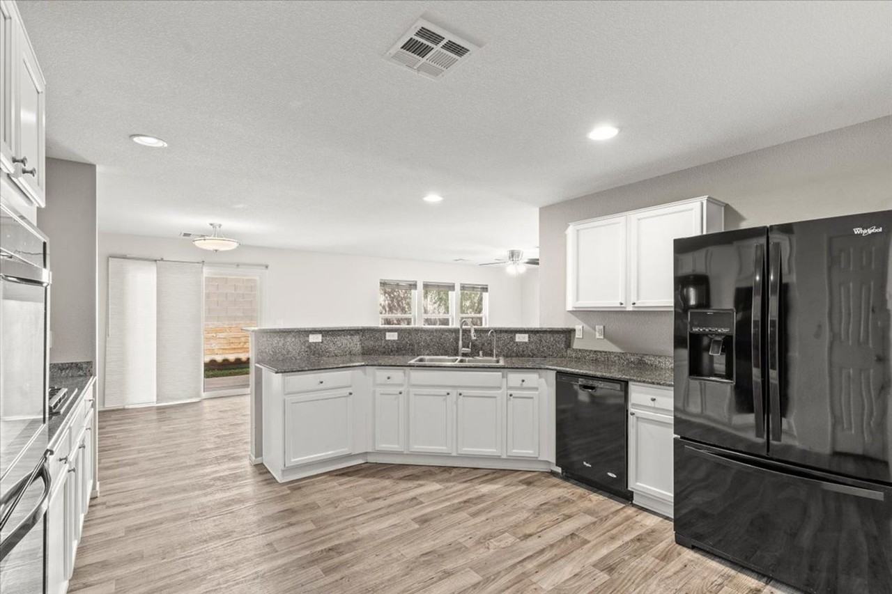 10634 Ostend Ave - Photo 7 of 34