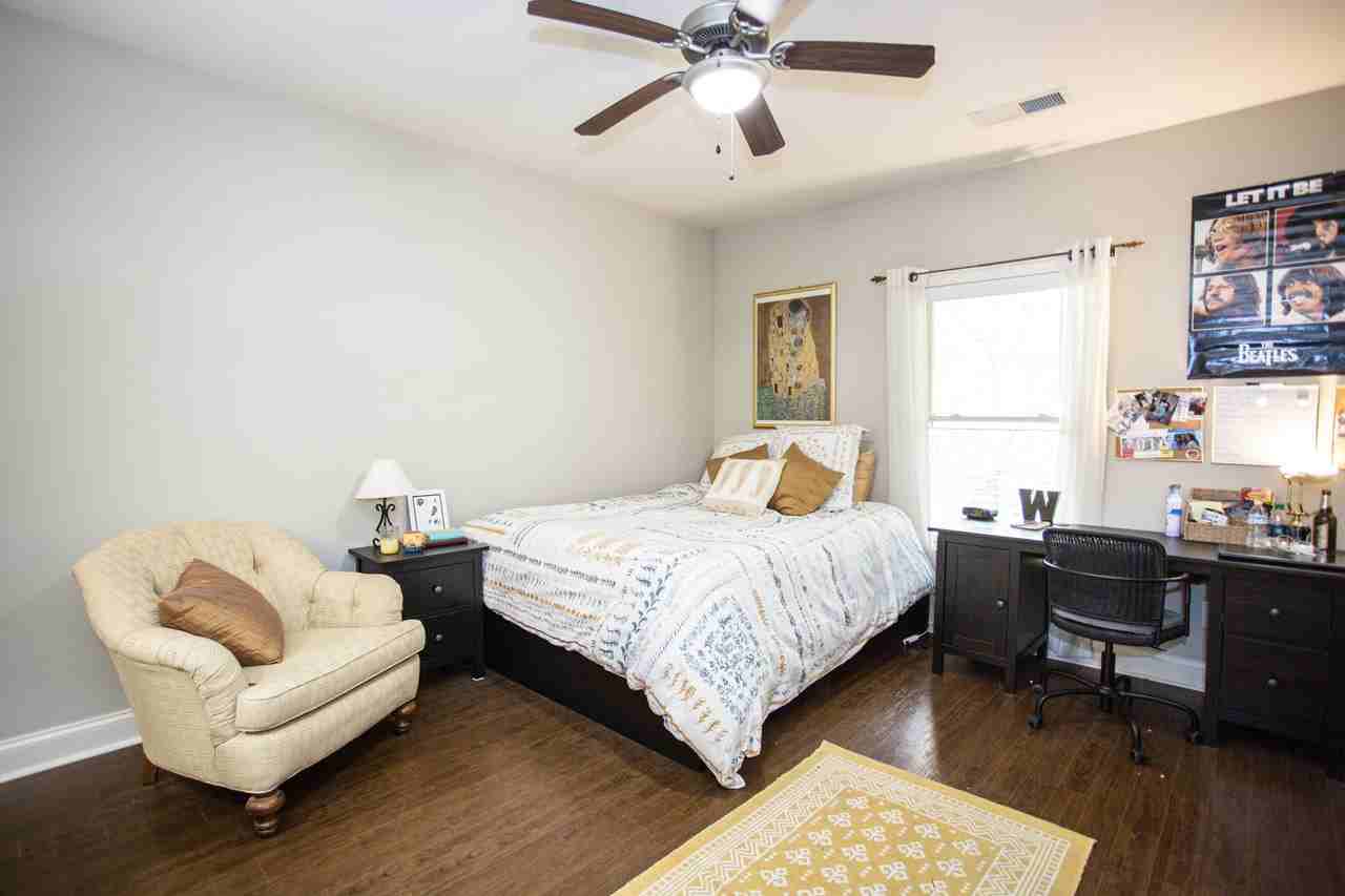 Uptown Station - Photo 3 of 8