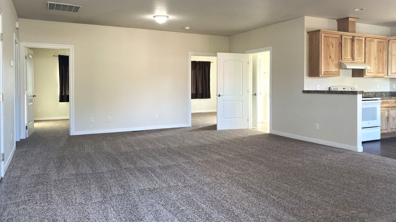 217 D St - Photo 2 of 12