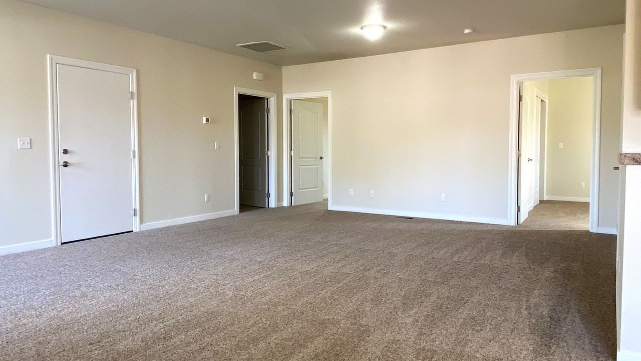 217 D St - Photo 3 of 12