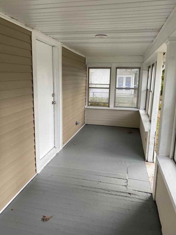 1637 23rd St - Photo 2 of 20