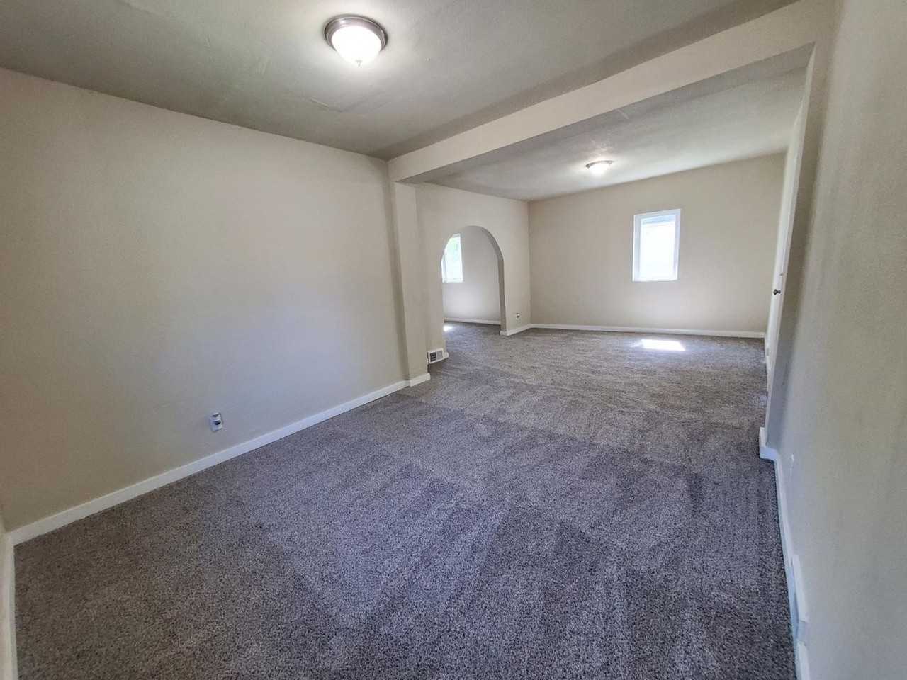 1637 23rd St - Photo 4 of 20