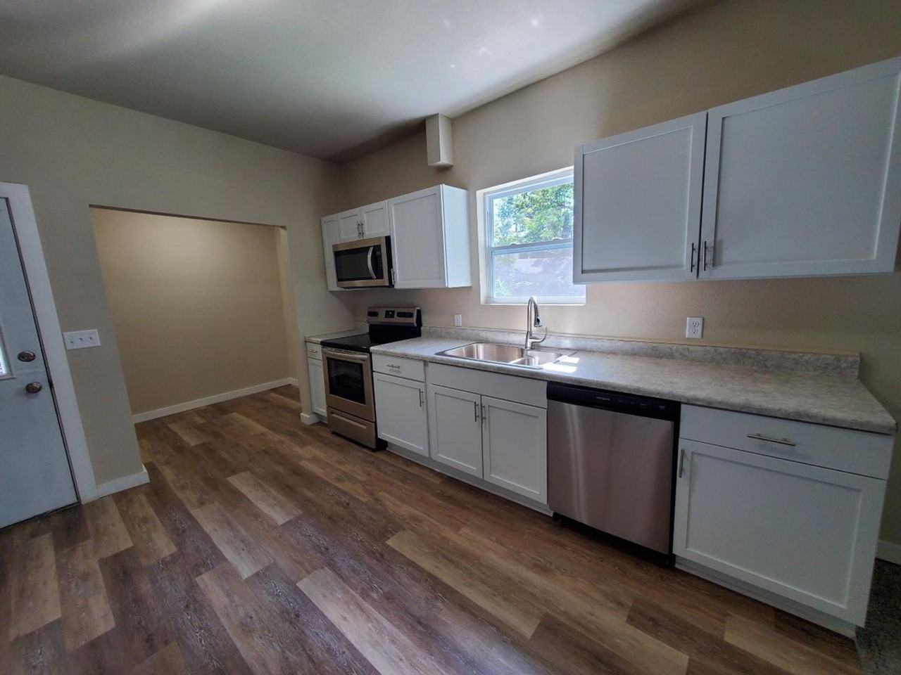 1637 23rd St - Photo 7 of 20