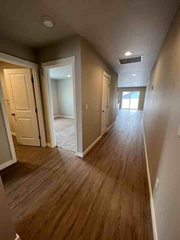 1090 S New Oak Ln - Photo 2 of 15