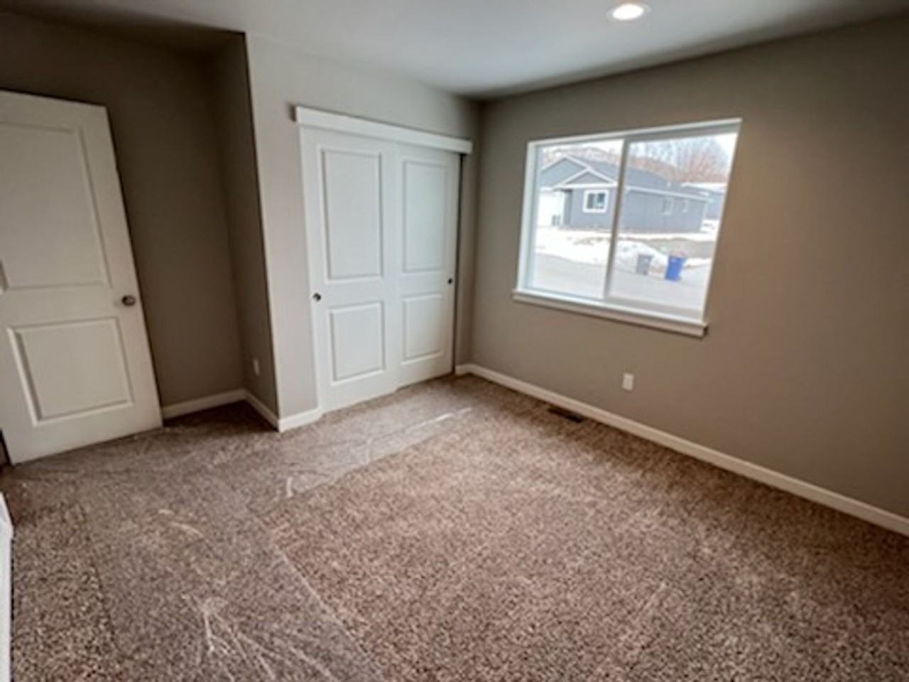 1090 S New Oak Ln - Photo 4 of 15