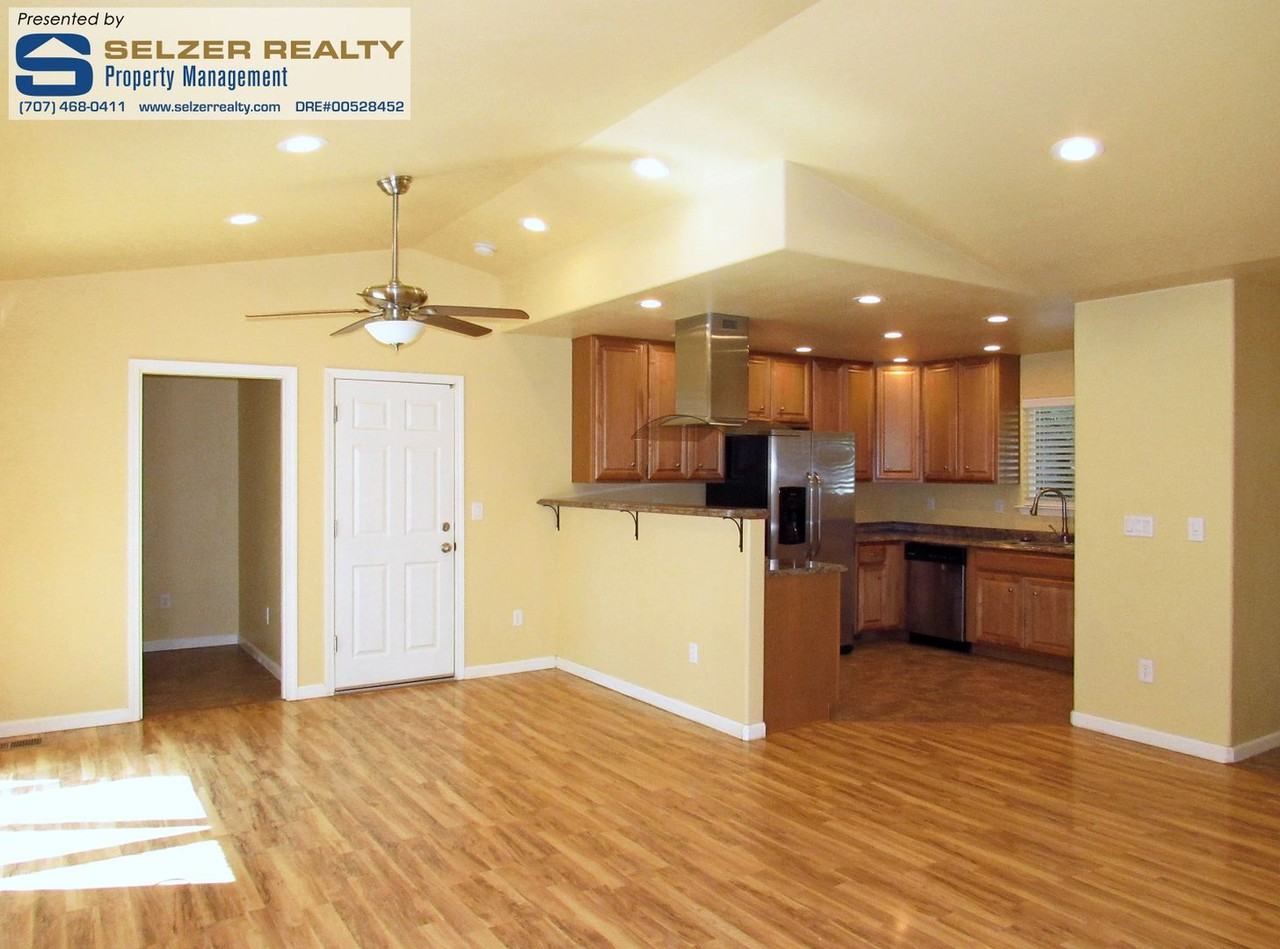 1091 Hops Estate Ln - Photo 3 of 10