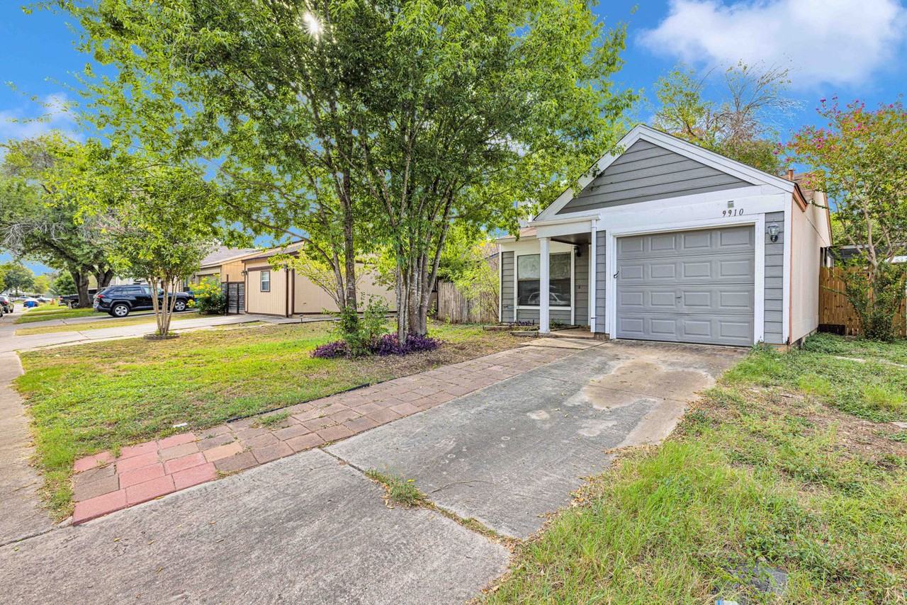 9910 Village Briar - Photo 3 of 17