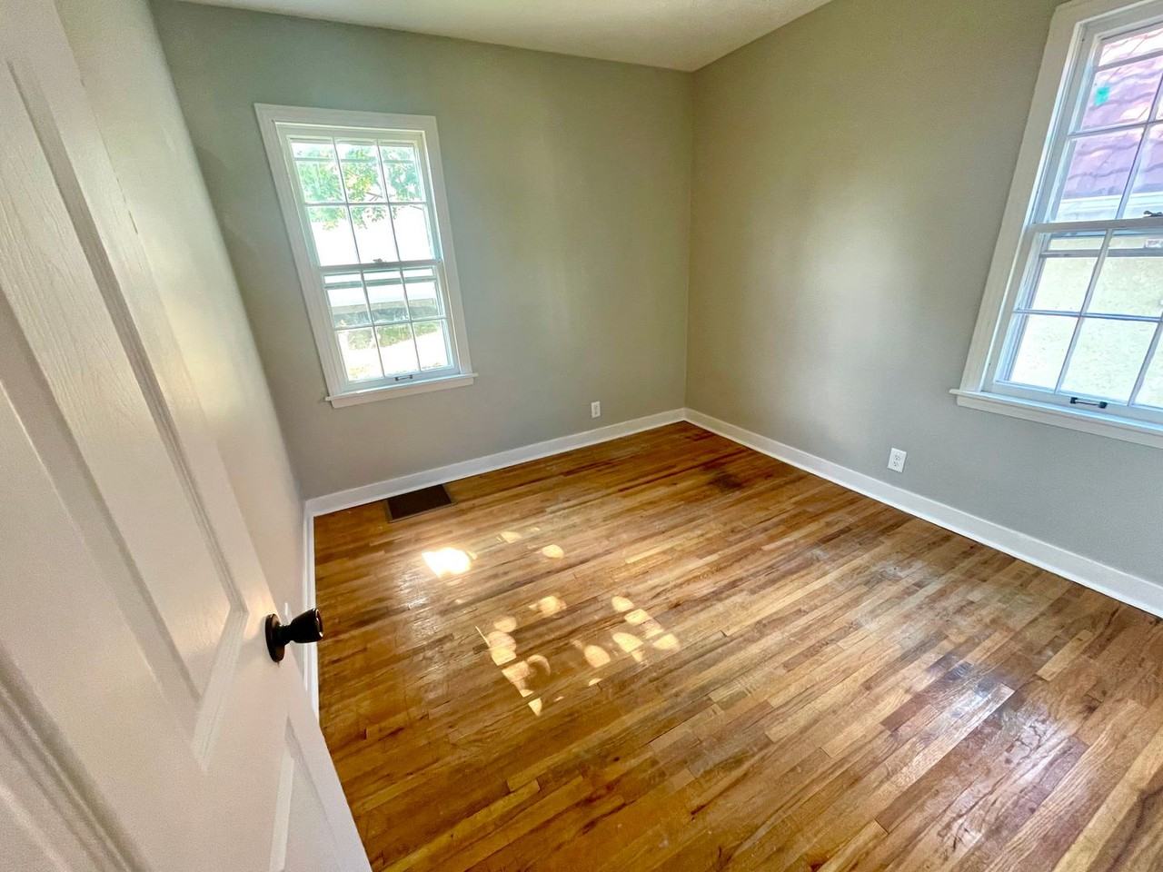 1262 Minnehaha Ave E - Photo 5 of 20