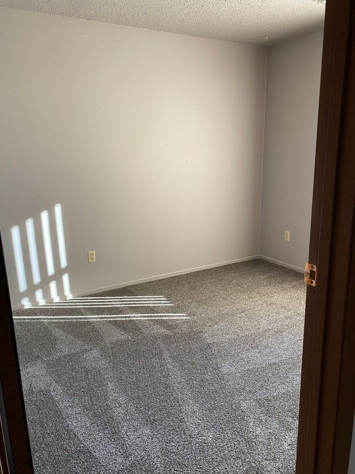 428 8th St Se - Photo 7 of 22