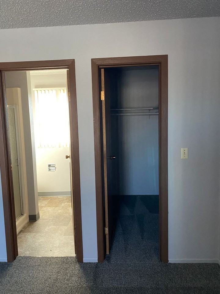 428 8th St Se - Photo 6 of 22