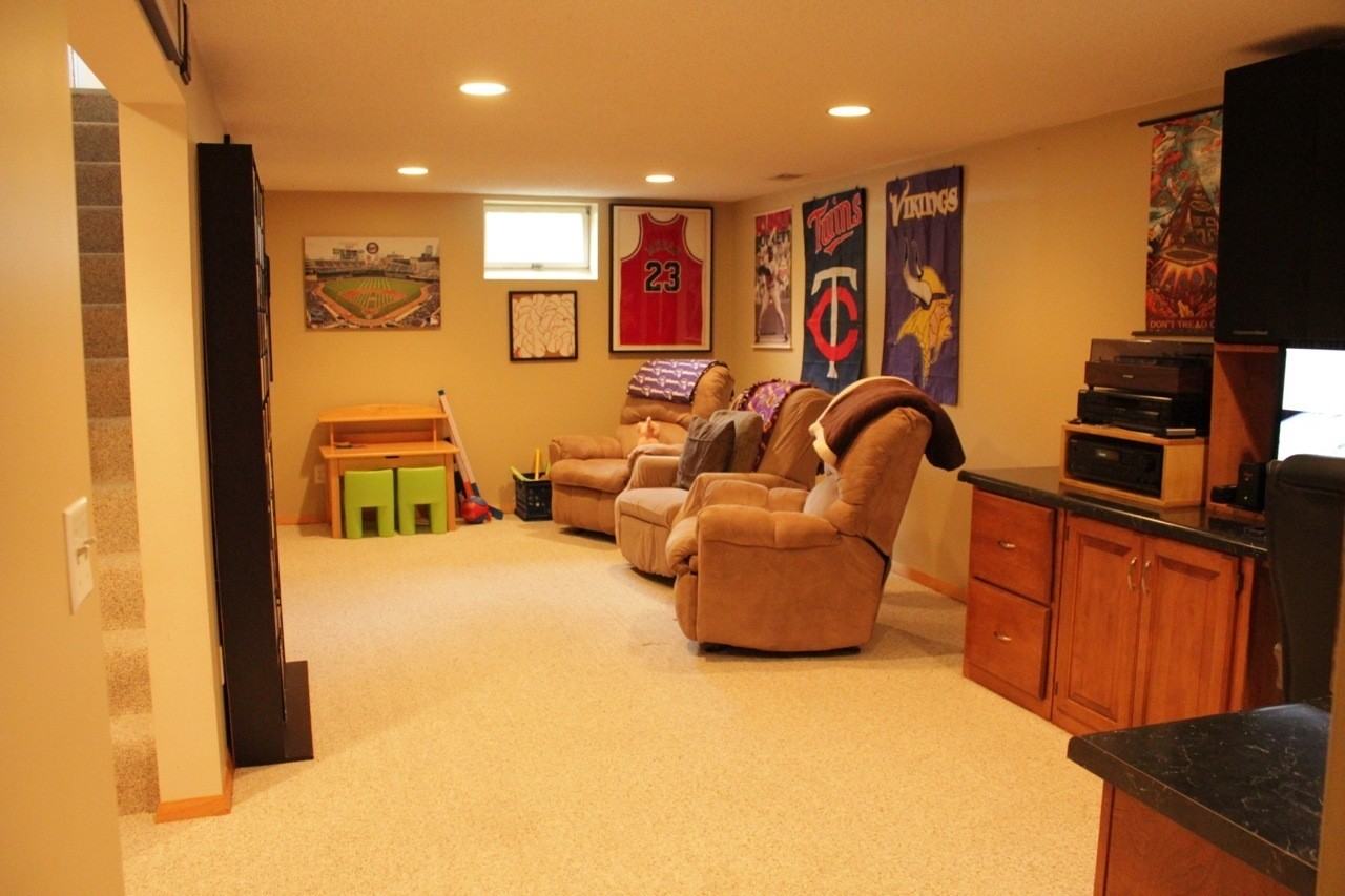 8012 Thomas Ave S - Photo 7 of 26