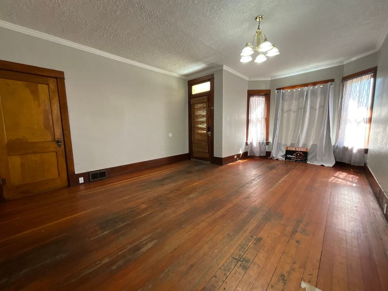 850 23rd St - Photo 6 of 21
