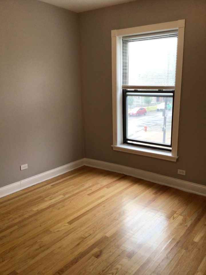 1502 W 51st St #2 - Photo 3 of 9