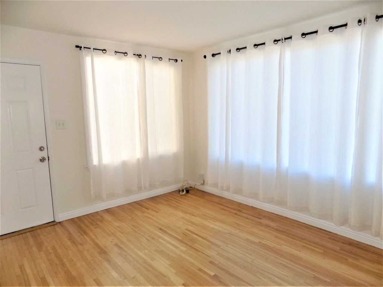 324 W 19th St - Photo 5 of 11