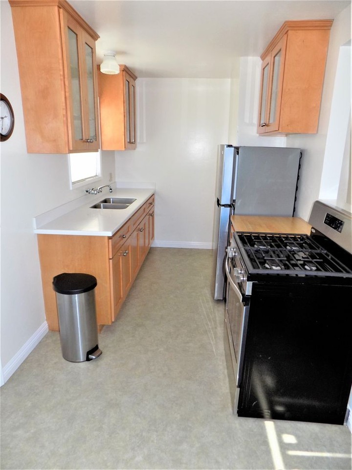 324 W 19th St - Photo 6 of 11