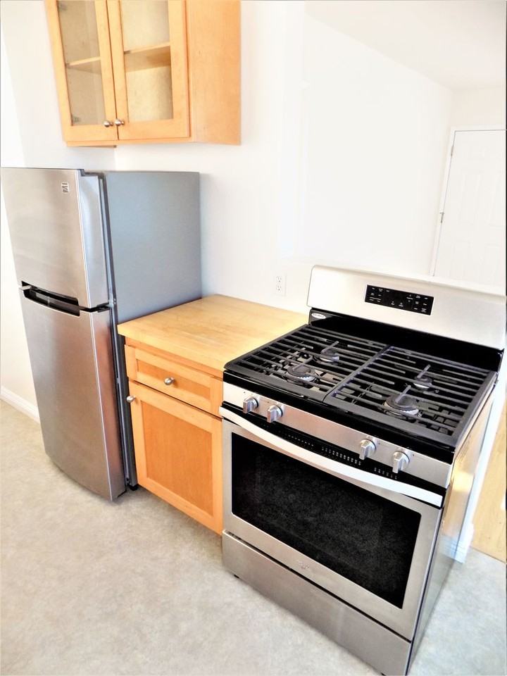 324 W 19th St - Photo 7 of 11