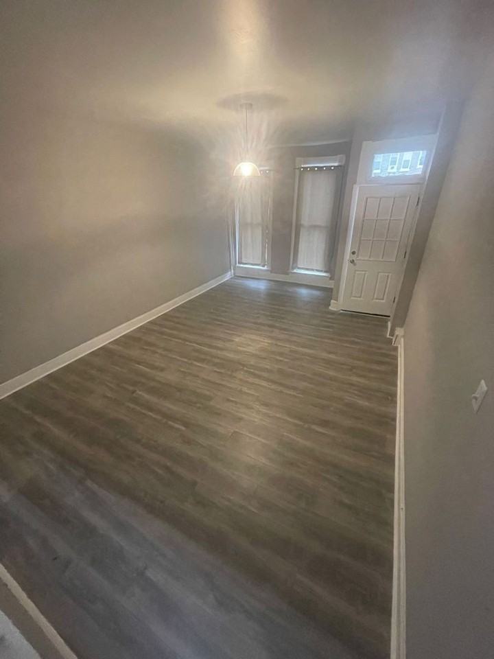 2123 N Fulton Ave - Photo 3 of 11