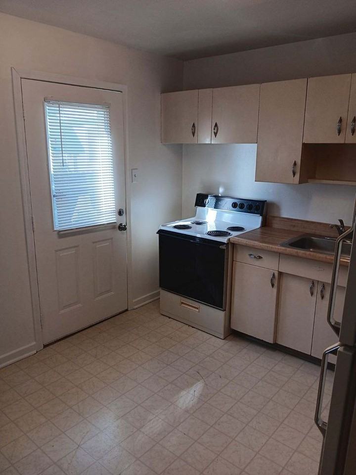 24XX SW Buchanan Duplex - Photo 2 of 10