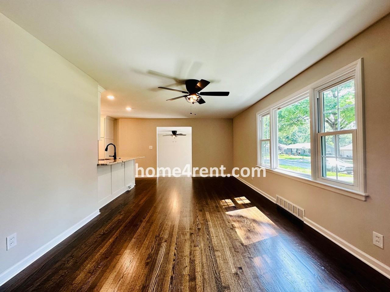 8834 Hemlock Dr - Photo 3 of 50