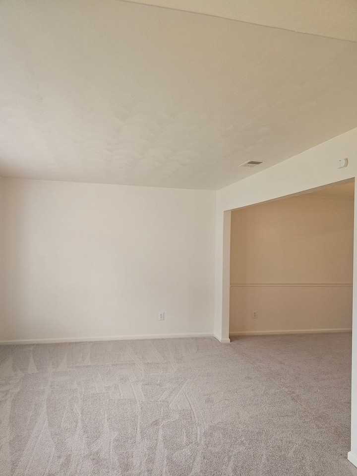 5008 Woolsey St - Photo 3 of 36