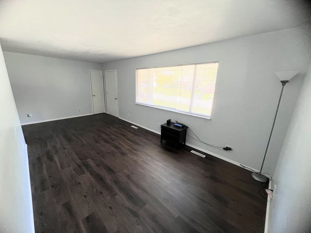 109 Elliot - Photo 2 of 8