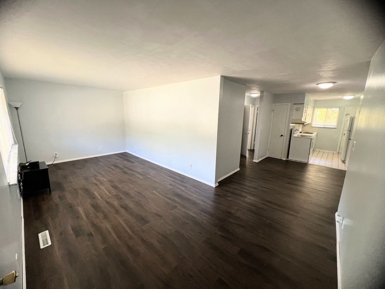 109 Elliot - Photo 3 of 8