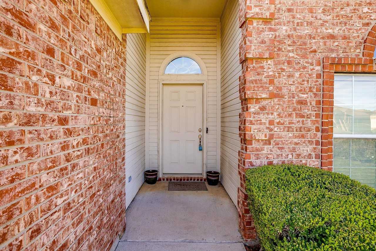2230 Cancun Dr - Photo 2 of 21