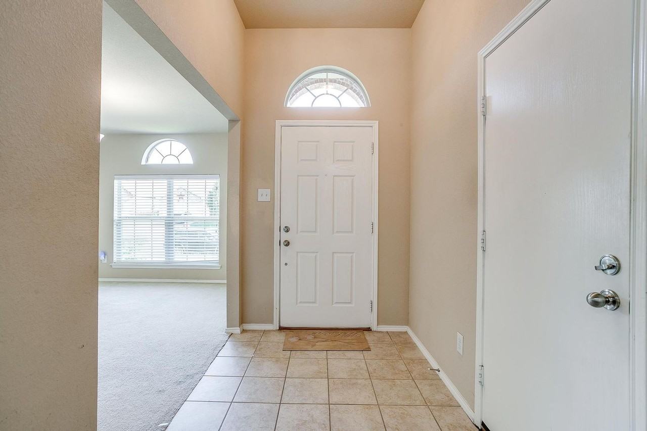 2230 Cancun Dr - Photo 3 of 21