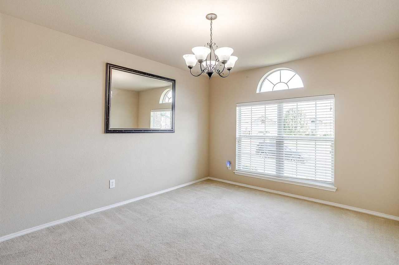 2230 Cancun Dr - Photo 4 of 21