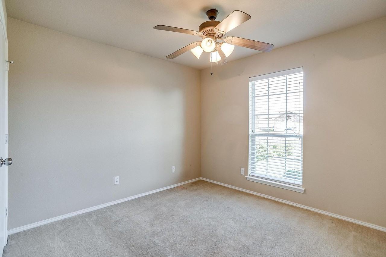 2230 Cancun Dr - Photo 5 of 21