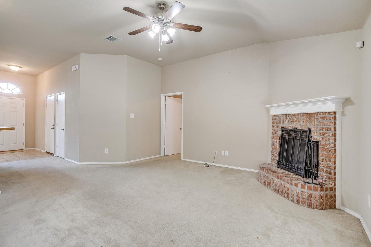2230 Cancun Dr - Photo 6 of 21