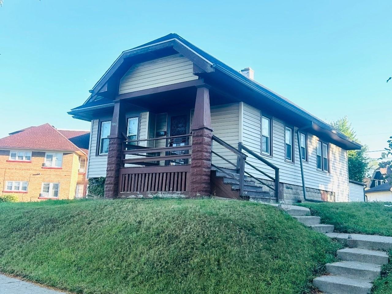 2136 W Atkinson Ave - Photo 2 of 6